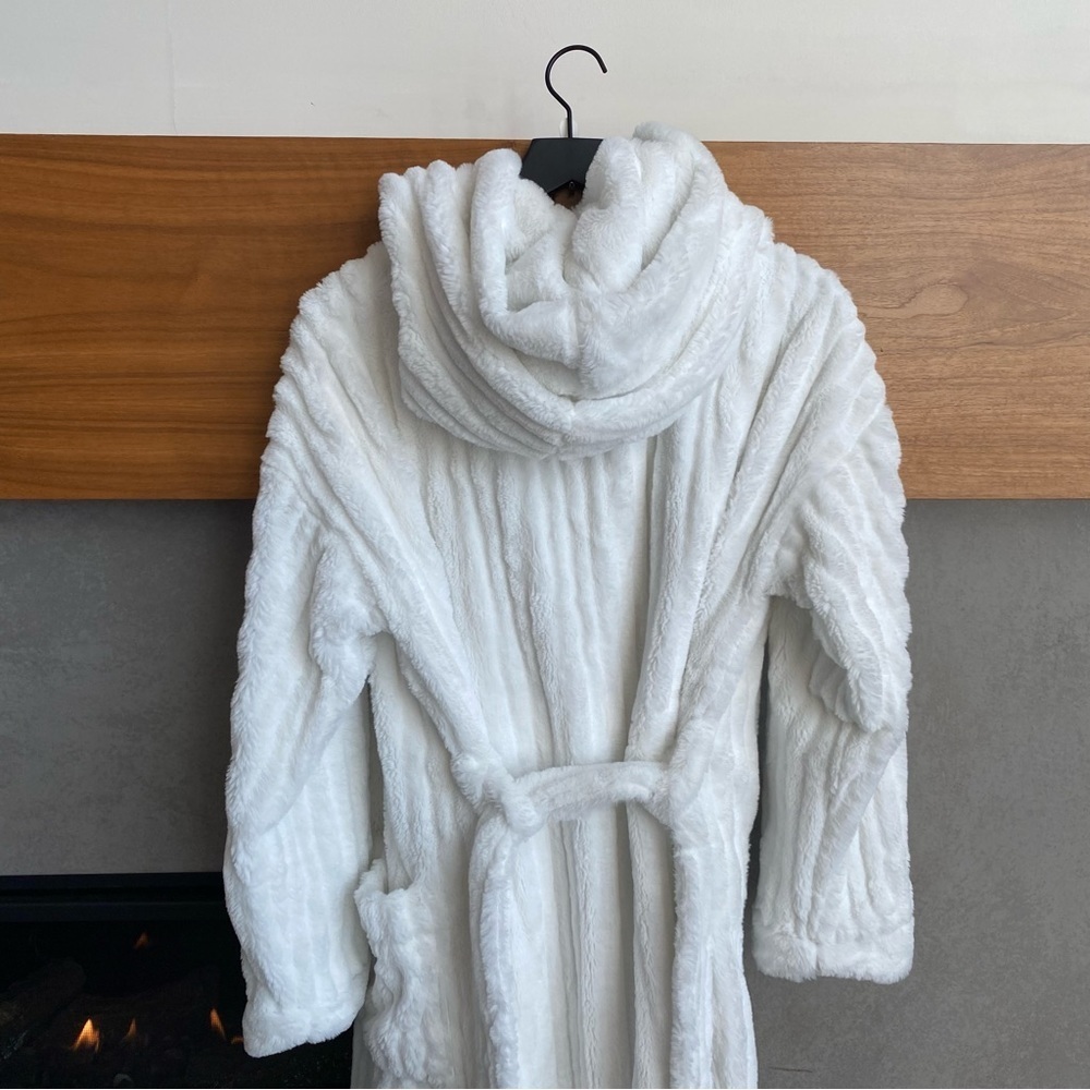 PRETTY‎ YOU LONDON CLOUD ROBE, SIZE M/L - Picture 13 of 14